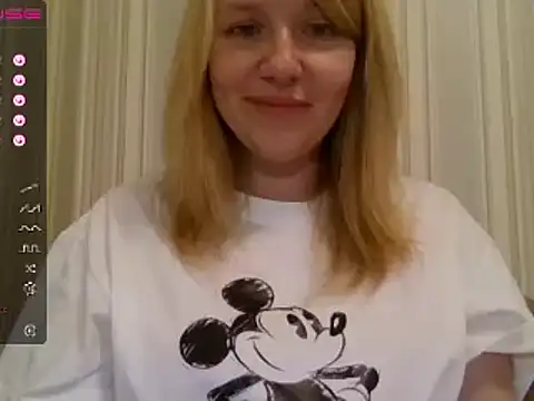 Snapshot of urbadkitty chatting on 02.22.25 urbadkitty online show from 02.22.25