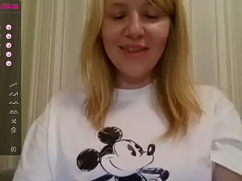 Snapshot of urbadkitty chatting on 02.22.25 urbadkitty online show from 02.22.25