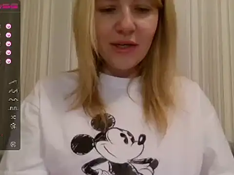 Snapshot of urbadkitty chatting on 02.23.25 urbadkitty online show from 02.23.25