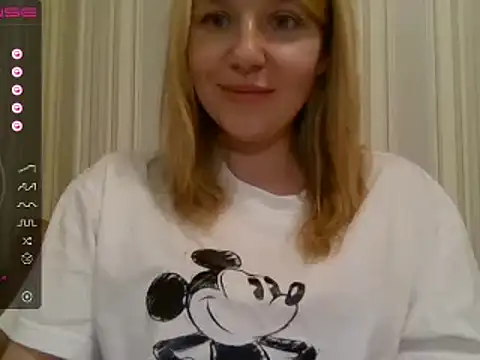 Snapshot of urbadkitty chatting on 02.28.25 urbadkitty online show from 02.28.25