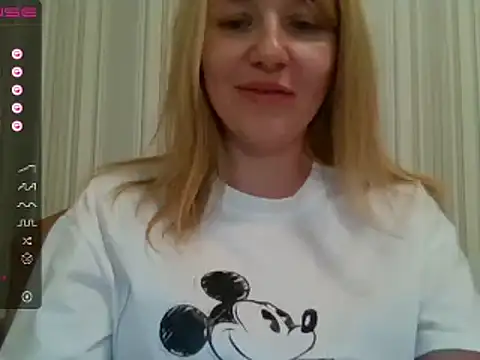 Snapshot of urbadkitty chatting on 03.01.25 urbadkitty online show from 03.01.25