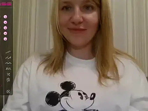 Snapshot of urbadkitty chatting on 03.01.25 urbadkitty online show from 03.01.25