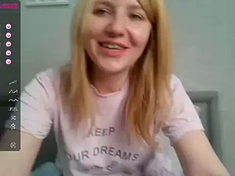 Snapshot of urbadkitty chatting on 03.05.25 urbadkitty online show from 03.05.25