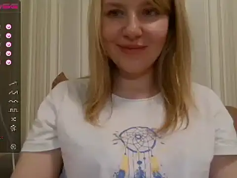 Snapshot of urbadkitty chatting on 03.07.25 urbadkitty online show from 03.07.25