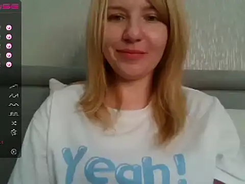 Snapshot of urbadkitty chatting on 03.10.25 urbadkitty online show from 03.10.25