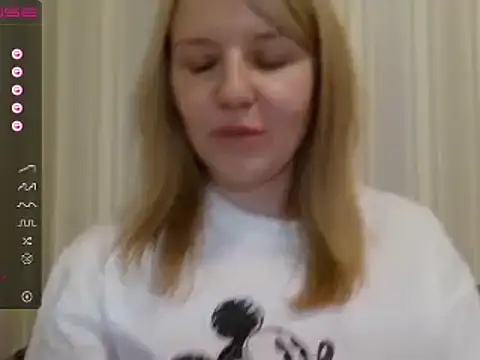 Snapshot of urbadkitty chatting on 03.14.25 urbadkitty online show from 03.14.25