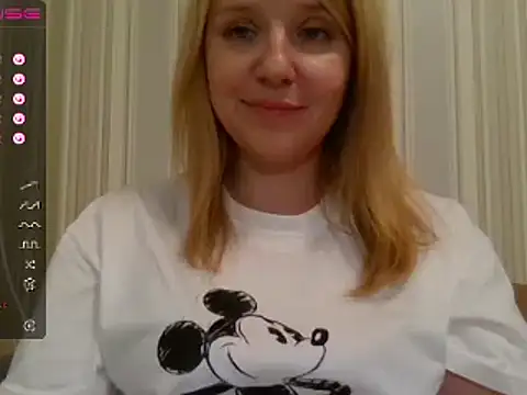 Snapshot of urbadkitty chatting on 03.21.25 urbadkitty online show from 03.21.25