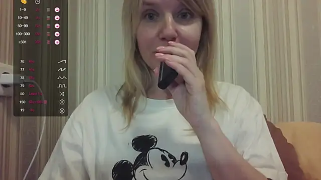 Snapshot of urbadkitty chatting on 09.19.25 urbadkitty online show from 09.19.25