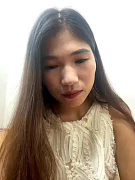 Snapshot of MinzHy chatting on 10.28.25 MinzHy online show from 10.28.25