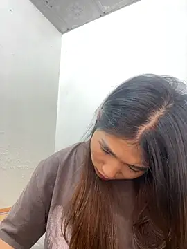 Snapshot of MinzHy chatting on 11.03.25 MinzHy online show from 11.03.25