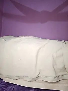 Snapshot of devepole chatting on 10.04.25 devepole online show from 10.04.25