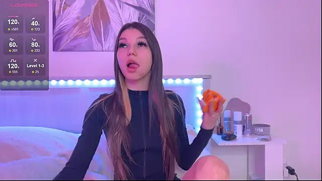 Snapshot of Veronica_leal chatting on 10.20.25 Veronica leal online show from 10.20.25