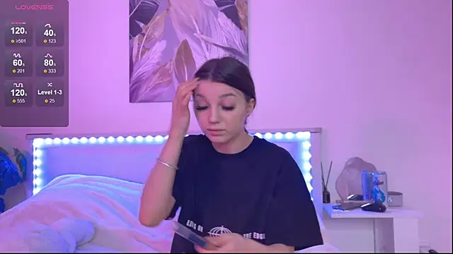 Snapshot of Veronica_leal chatting on 10.28.25 Veronica leal online show from 10.28.25