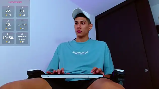 Snapshot of Valerio_20 chatting on 02.15.25 Valerio 20 online show from 02.15.25