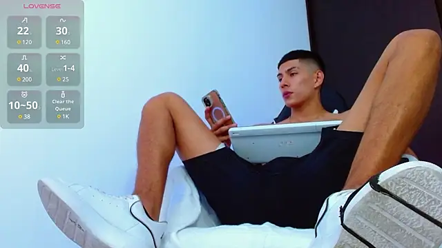 Snapshot of Valerio_20 chatting on 03.14.25 Valerio 20 online show from 03.14.25