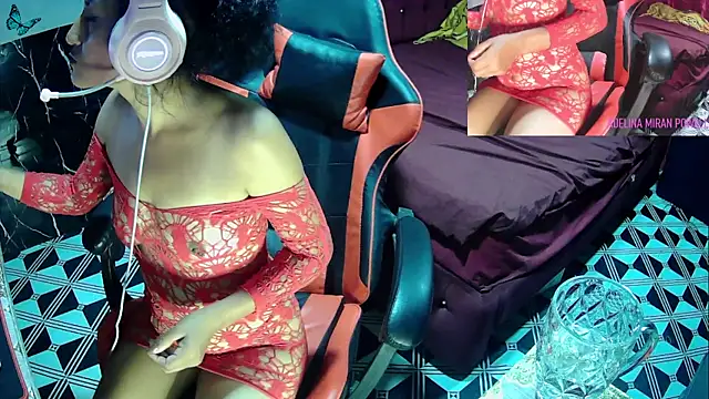 Snapshot of AdelinaMiran90 chatting on 01.26.25 AdelinaMiran90 online show from 01.26.25