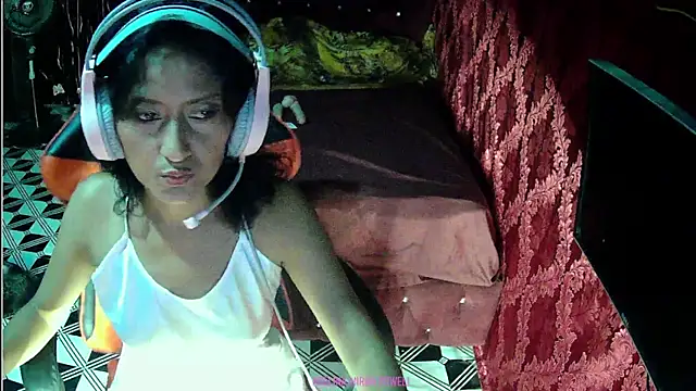 Snapshot of AdelinaMiran90 chatting on 02.20.25 AdelinaMiran90 online show from 02.20.25