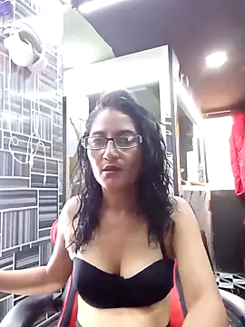 Snapshot of AdelinaMiran90 chatting on 09.17.25 AdelinaMiran90 online show from 09.17.25