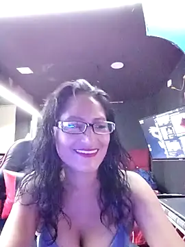 Snapshot of AdelinaMiran90 chatting on 10.05.25 AdelinaMiran90 online show from 10.05.25