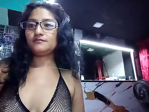 Snapshot of AdelinaMiran90 chatting on 10.17.25 AdelinaMiran90 online show from 10.17.25