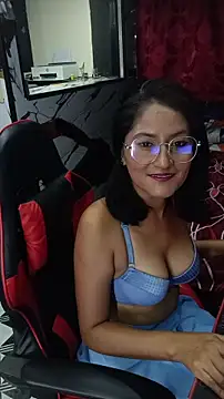 Snapshot of AdelinaMiran90 chatting on 10.29.25 AdelinaMiran90 online show from 10.29.25