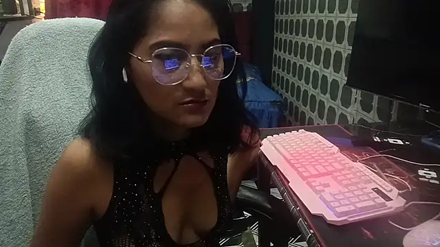 Snapshot of AdelinaMiran90 chatting on 12.13.25 AdelinaMiran90 online show from 12.13.25