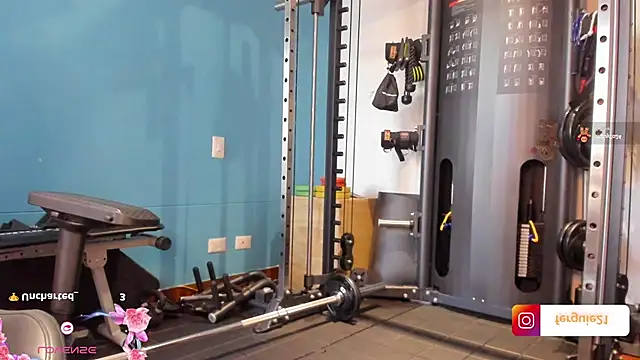 Snapshot of fergie21 chatting on 01.10.25 fergie21 online show from 01.10.25