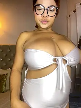 Snapshot of Eloisa_cleavage_ chatting on 01.16.26 Eloisa cleavage online show from 01.16.26