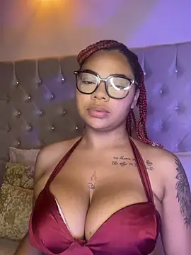 Snapshot of Eloisa_cleavage_ chatting on 02.26.26 Eloisa cleavage online show from 02.26.26