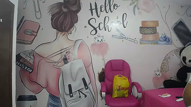 Snapshot of EMMA_SWEETT1 chatting on 09.24.25 EMMA SWEETT1 online show from 09.24.25