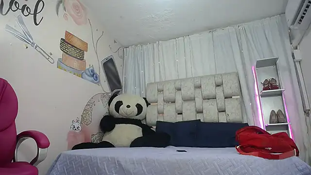 Snapshot of EMMA_SWEETT1 chatting on 09.28.25 EMMA SWEETT1 online show from 09.28.25