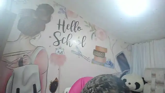 Snapshot of EMMA_SWEETT1 chatting on 09.29.25 EMMA SWEETT1 online show from 09.29.25