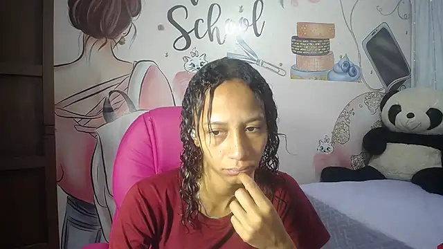 Snapshot of EMMA_SWEETT1 chatting on 10.01.25 EMMA SWEETT1 online show from 10.01.25