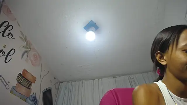 Snapshot of EMMA_SWEETT1 chatting on 10.11.25 EMMA SWEETT1 online show from 10.11.25