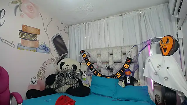 Snapshot of EMMA_SWEETT1 chatting on 11.03.25 EMMA SWEETT1 online show from 11.03.25