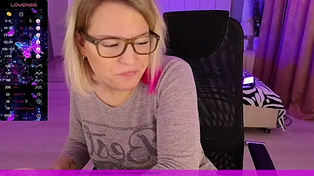 EVAshinyGIRL online show from 01.07.25