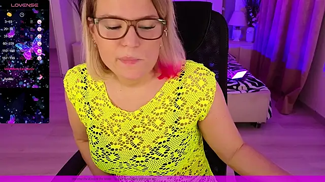 EVAshinyGIRL online show from 01.09.25