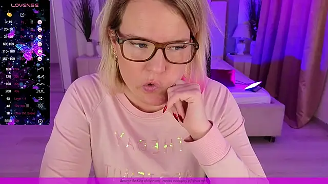 EVAshinyGIRL online show from 01.12.25