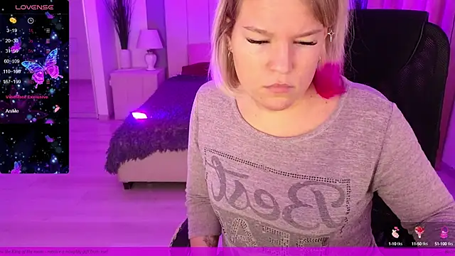 EVAshinyGIRL online show from 01.24.25