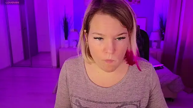 EVAshinyGIRL online show from 01.27.25