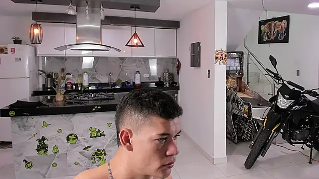 Snapshot of vicky_wendy_hot_sexx chatting on 10.05.25 vicky wendy hot sexx online show from 10.05.25