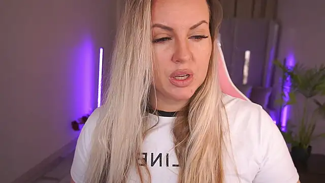 KiraCandyS online show from 01.23.25