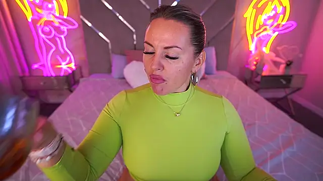 KiraCandyS online show from 09.25.25