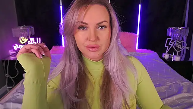 KiraCandyS online show from 10.05.25