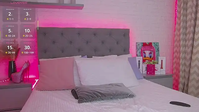 Born to Blow online show from 10.23.25