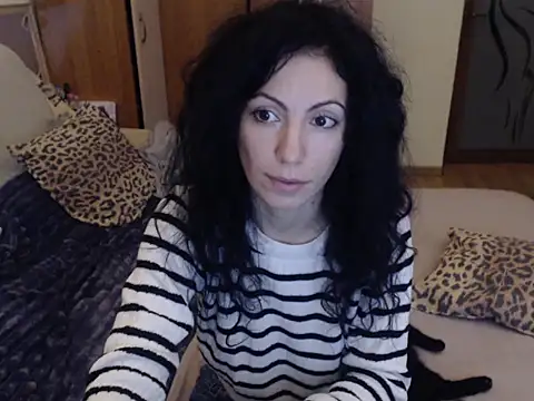 Emmatoo online show from 12.21.25