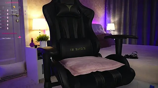 Amely Young online show from 12.05.24