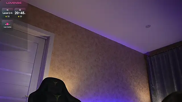 Amely Young online show from 12.08.24