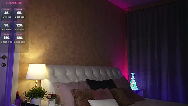 Amely Young online show from 12.21.24