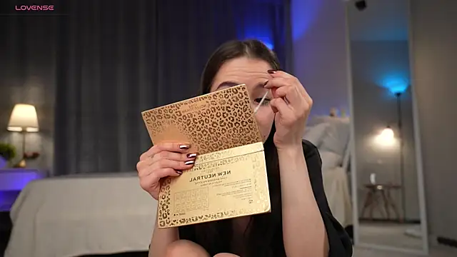 Amely Young online show from 11.14.25